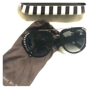 NWT Henri Bendel sunglasses black